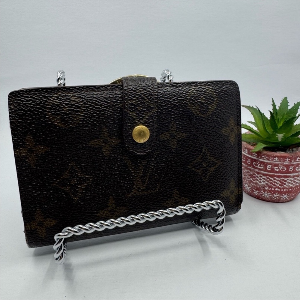 Authentic Louis Vuitton Monogram Porte Kisslock Bifold Wallet-EUC
